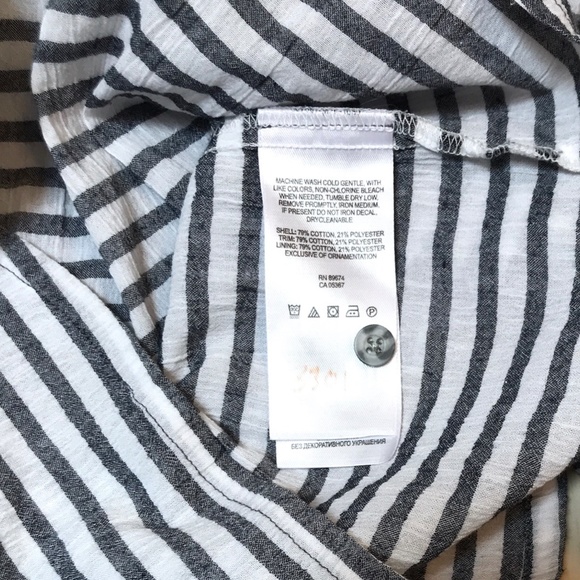 Mountain Hardwear Medium. Long Sleeve lightweight. Black & White Stripes - Picture 6 of 8